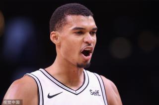 王诗玥和柳 王诗玥和柳